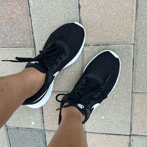 Nike black tennis shoes